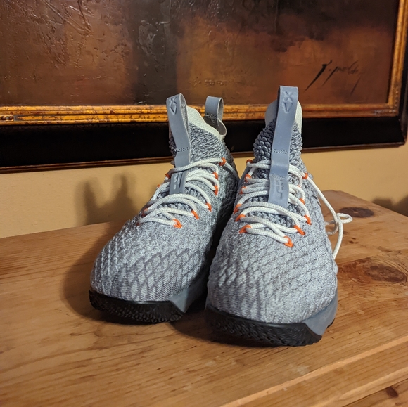 LeBron James 16 - Picture 2 of 2